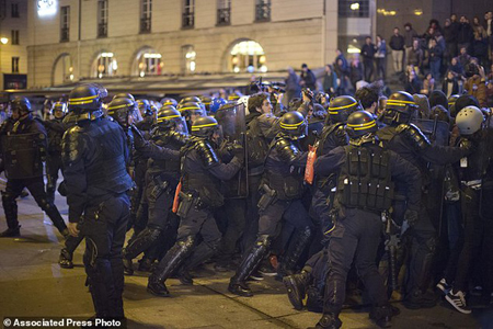 Bạo loạn đã bùng phát sau công bố kết quả bỏ phiếu bầu Tổng thống Pháp vòng một.